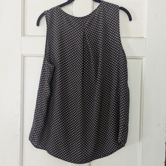 Banana Republic V-neck Navy Geometric Pattern Shell Size L - Picture 8 of 9